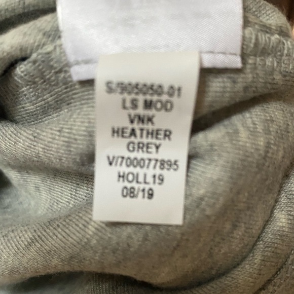 NWT Gap Grey V-neck Long Sleeve Shirt - Picture 6 of 7